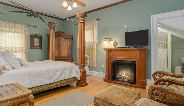 Lumberman's Suite at Newaygo Bed & Breakfast