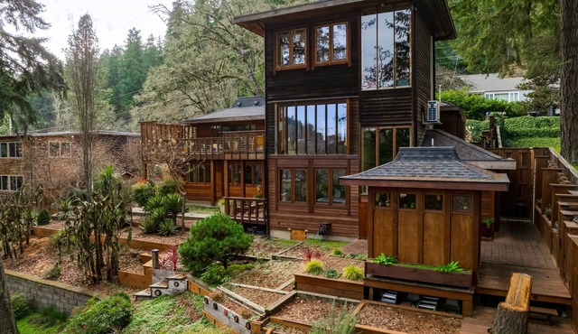 Lumbermill Modern - Zen Sanctuary Near U Of O 3 Bedroom Home