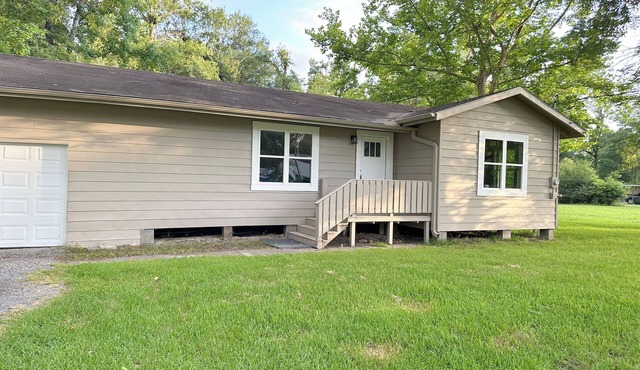 Lumberton Texas 3 bedroom 1 bath updated home Pet Friendly