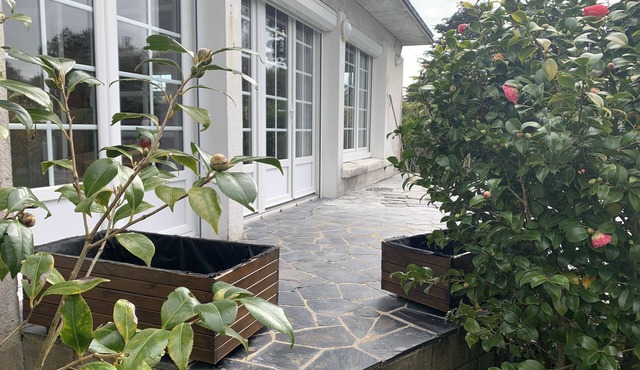 Lumineuse Maison à 500 m de la Plage Batie sur un Grand Jardin Clos de 1000 m2