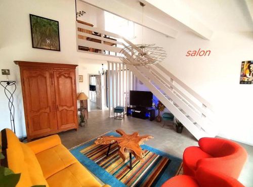 Lumineuse villa au pied de la pinède