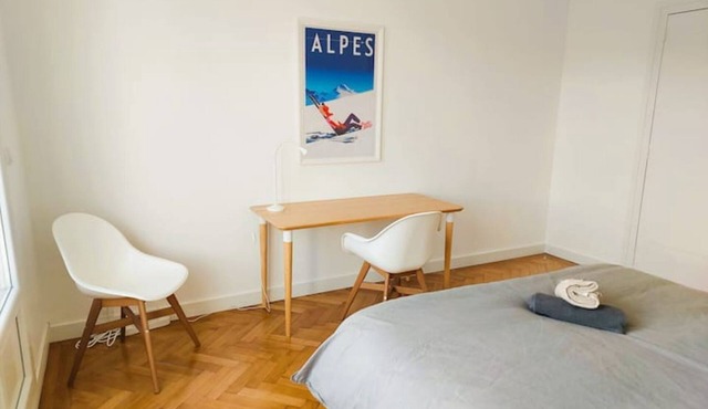 Lumineux 2 Chambres Avec Garage Tram à 1 min