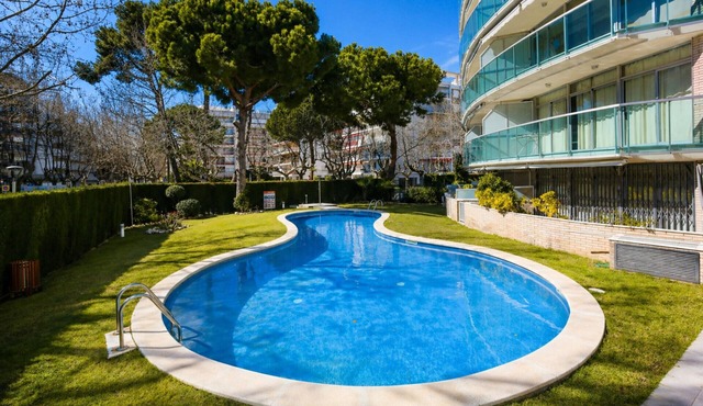LUNA - Apartment in the city centre, with pool and A/C