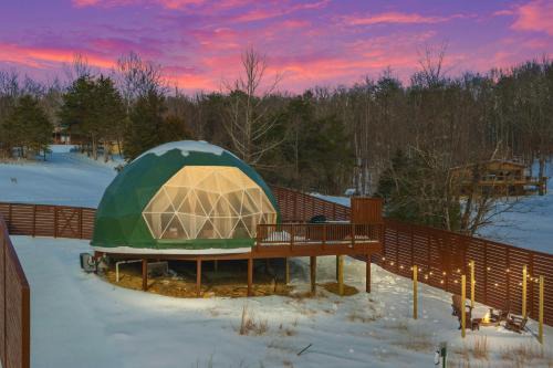 Luna Dome - Lakefront with Hot Tub, Wi-Fi, Sleeps 4