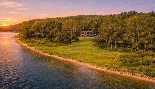 Luna House: Delaware River | Views | Deck