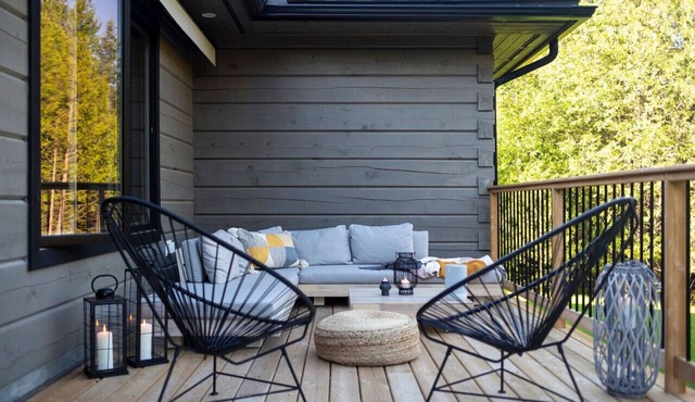 Luna Log House | An Arrivals Stay | 5 Bdrm + Sauna