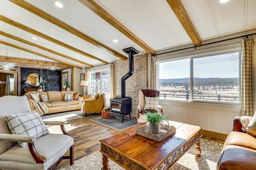 'Luna Ranchhouse' Nestled Among the Pines!"