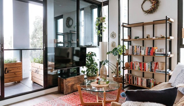 Luna Stylish and Chic Collingwood Apartment