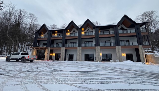 Luna View | Top-Floor Water Views & Covered Patio in Sister Bay