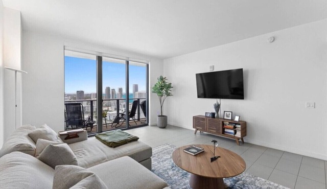 Lunabase |NEW | Ocean View w/Workspace, Parking