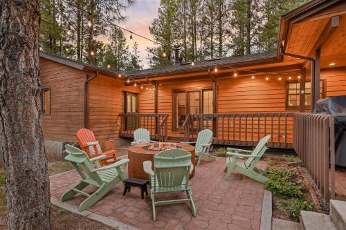 Lunas Lighthouse Fun Snowbowl Cabin Firepit Pool Table Arcade Games