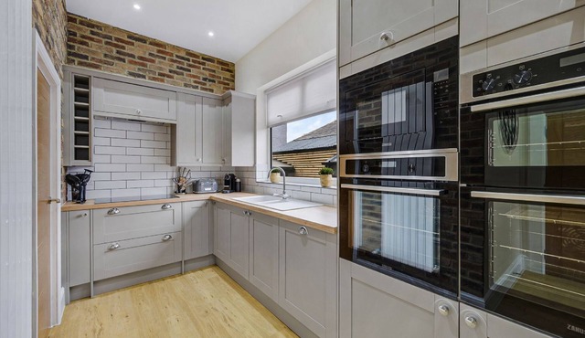 Lund House - Ulverston - 6-Bedrooms, Ideal for Family Holidays or Groups