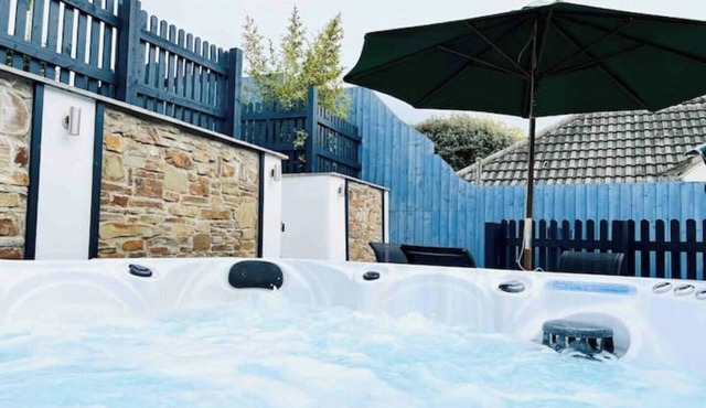 Lundy Seaview! Minutes Drive to Beach