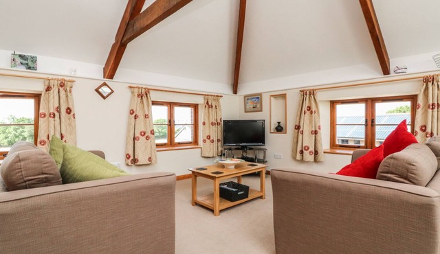 LUNDY VIEW COTTAGE, character holiday cottage in Great Torrington