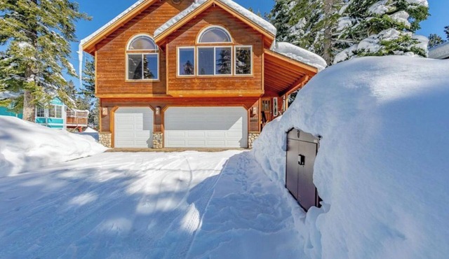 Lupine Delux lodge, hot tub, Pool table sleeps 8 people