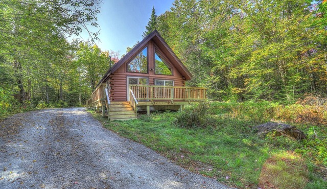 Lupine Lodge - Adorable, newly renovated cottage, with water access and dock on Loon Lake