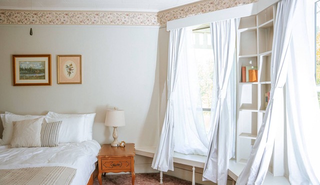 Lupine Room