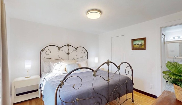 Lupita’s Casita Cozy, Spacious Yard, Sleeps 10, Pets OK, Fire Pit & Patio