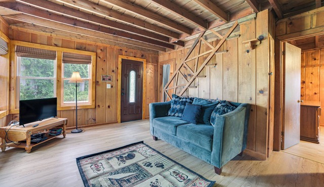 Lupton Cabin Near Lake & Trails - Fire Pit & More!