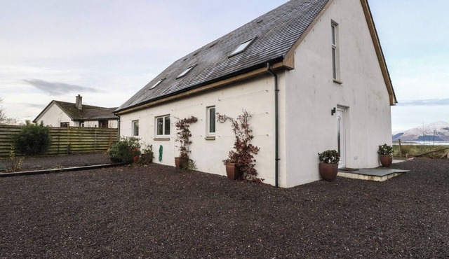 LURACH HOUSE, family friendly, with open fire in Port Appin