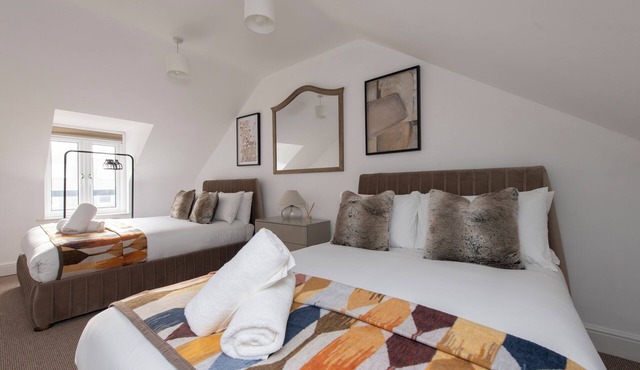 Lush 2 Bed Home I Free Parking I Near Chatham Dock