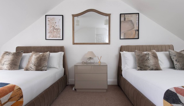 Lush 2 Bed Home I Free Parking I Near Chatham Dock