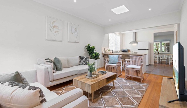 Lush 3-Bed House near the Beach