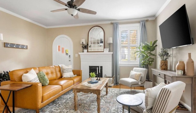 Lush 4BR on Lincoln | Mins to USC | Sleeps 7