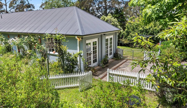 Lush and Charming Country Escape, Stunning Gardens