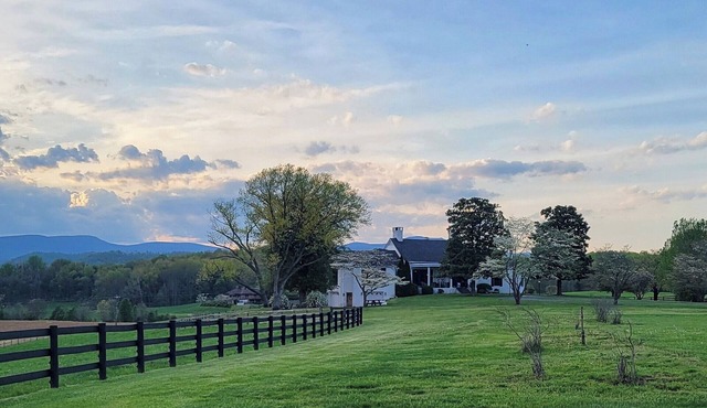 Lush Countryside & Shenandoah Mountain Views at Quiet Hills Retreat