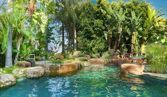 Lush Garden Hideaway & Pool – A Rare Pasadena Gem 5 min from the Rose Bowl