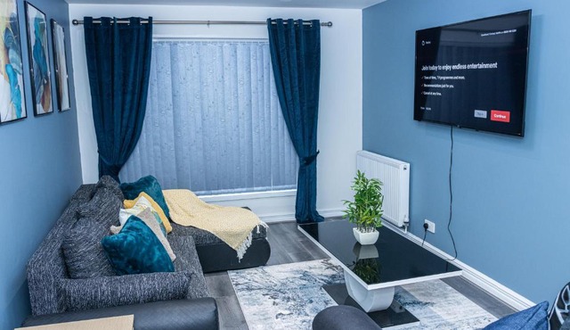 Lush Lodge -Home away in Telford, For Contractors, families, group of friends, Long Term Stays