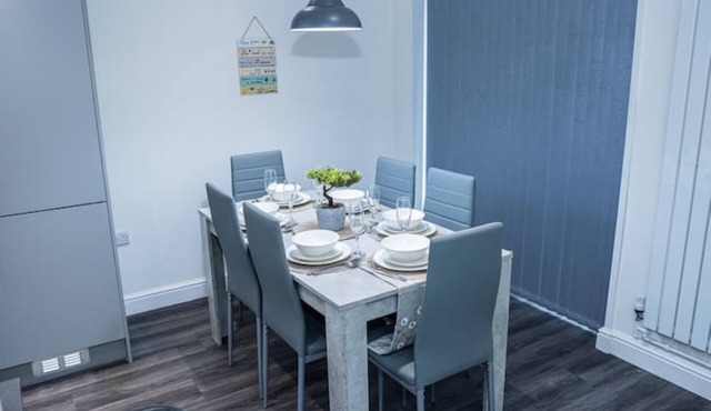 Lush Lodge - Telford West Midlands (Families/Contractors/Group of Friends)