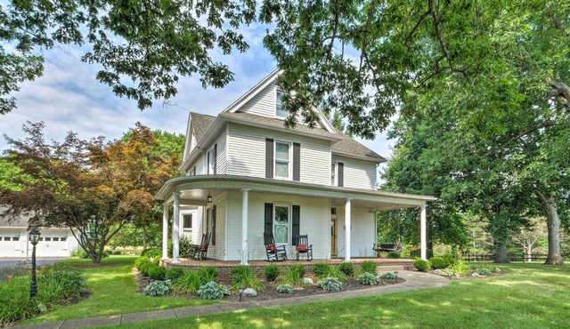 Lush, Modern Farmhouse w/Mtn Views & Sunroom