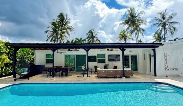 Lush Pool Home - Hot Hollywood Location!