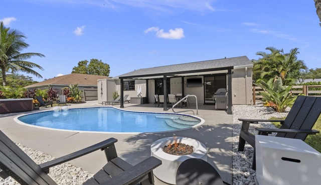 Lush | Tropical | Modern Home w/Heated Pool & Spa