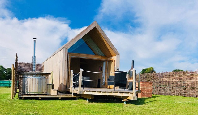 Lushna Mezzannine at Lee Wick Farm - 3 adults max or 2 adults & 3 kids