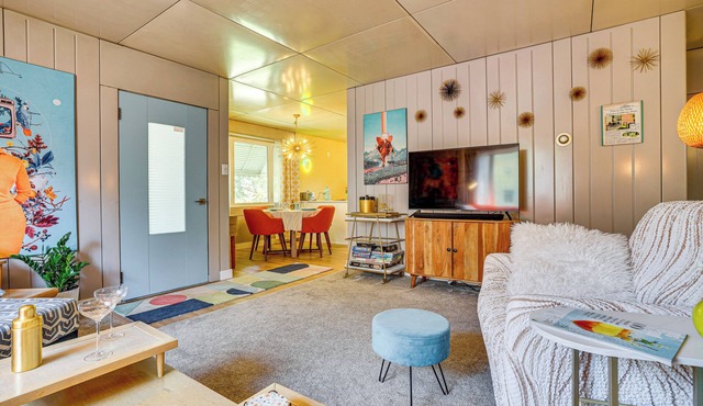 Lustron of the Lakes: Retro MCM Gem in Tangletown