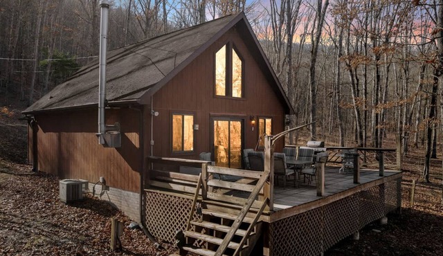 Lustrous Lakefront Cabin Oasis near Lake Ferndale in West Virginia