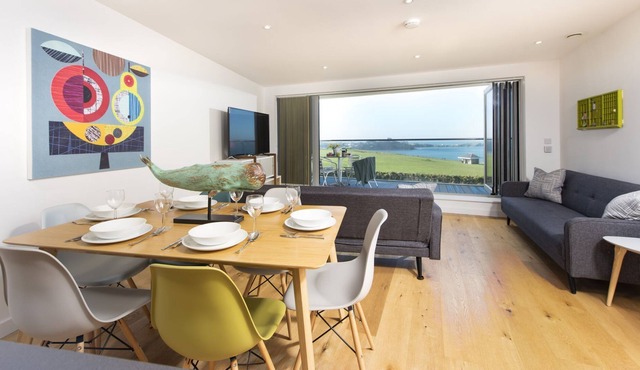 Lusty Glaze View - an apartment that sleeps 6 guests in 2 bedrooms