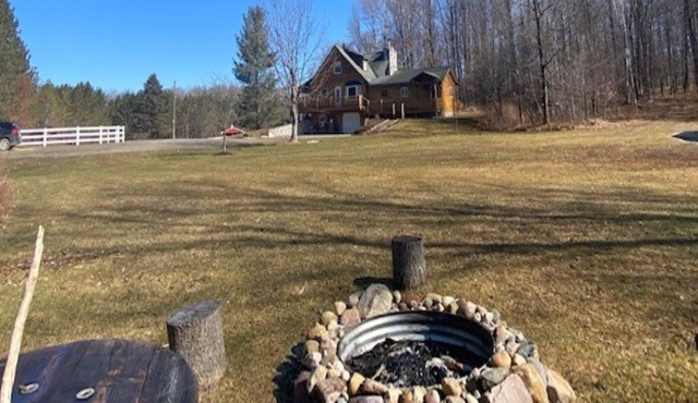 Luther Leisure Lodge Retreat- 8 person hot tub!