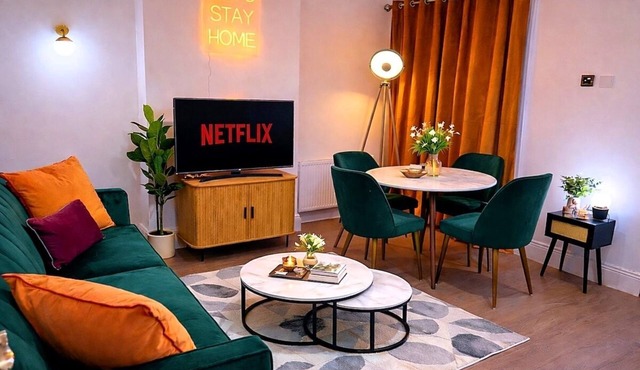 Luton 4BR Home | Airport & M1 Access | Wi-Fi