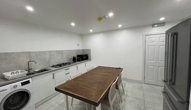 Luton City Retreat - Spacious 3 Bedroom Apartment
