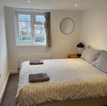 Luton Town Homestay - Near AIRPORT & Train Station, High Speed Internet