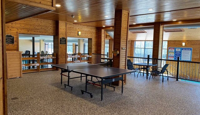 Lutsen Escape | Spacious deck n` Grill Townhome