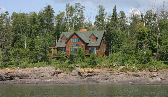 LUTSEN LAKEHOUSE on LAKE SUPERIOR