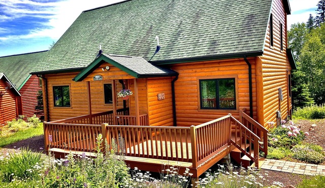 Lutsen Log Lodge! Ski, Hike, Swim & Bike, stay 3 for 2 through April