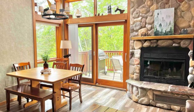 Lutsen Ski-In/Ski-Out Townhome w/Pool and Hot Tub Access!