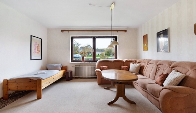 Lütt Hus Hamdorf for Workers with Private Terrace, Shared Garden and Wi-Fi in Hamdorf
