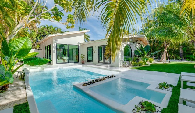 Luum at the Shore-3 bedroom/2 bathroom Luxury Oasis on AMI